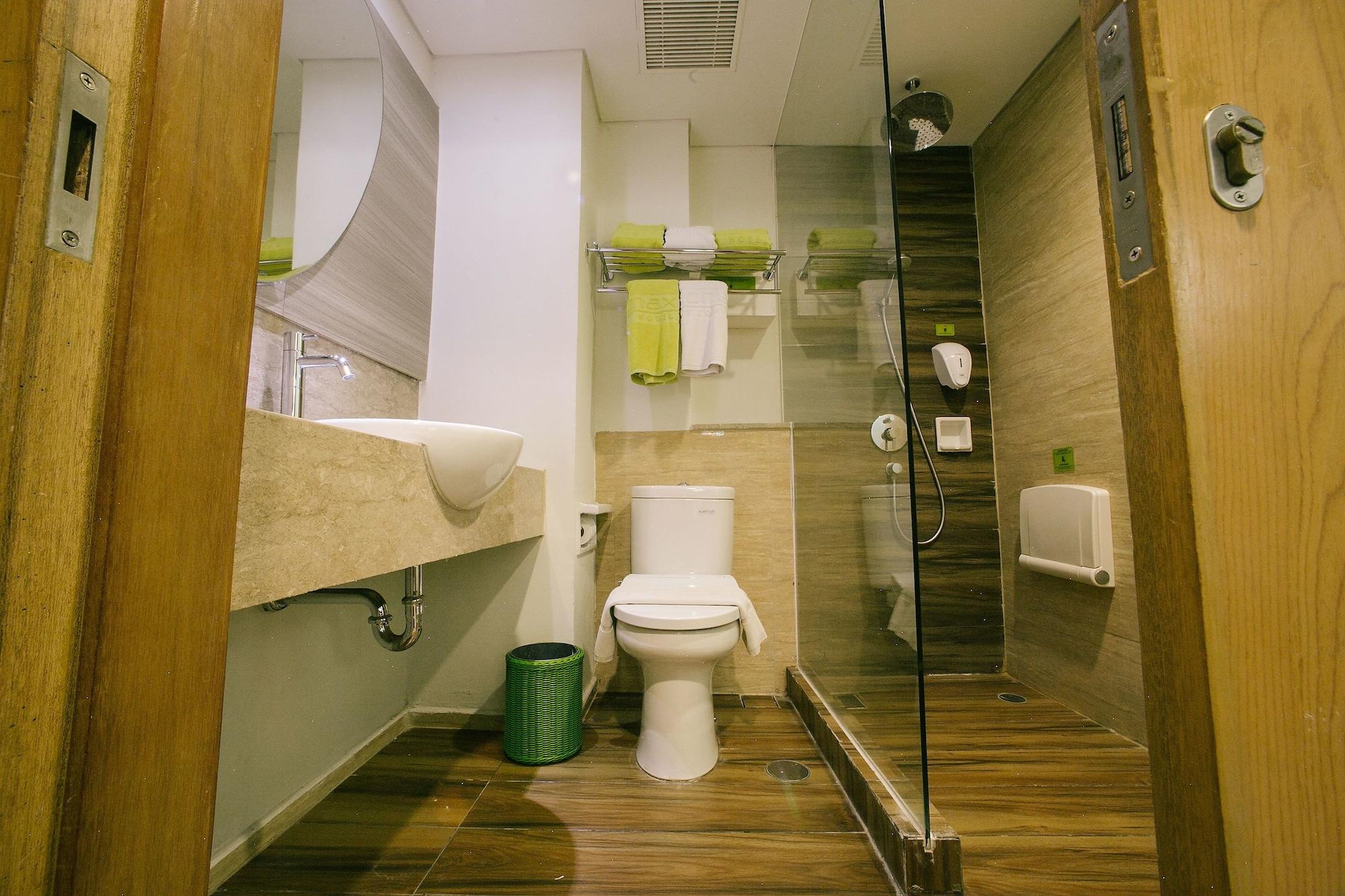 Maxonehotels.com@dharmahusada - Hotel Surabaya